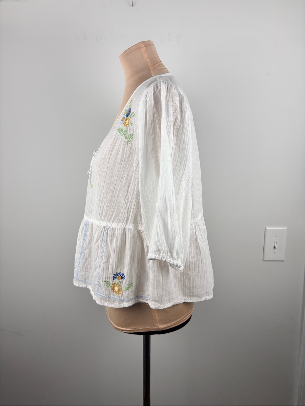 Old Navy Blouse Women M White Floral Peplum Boho Embroidered Gauze Sheer Peasant - Picture 2 of 9